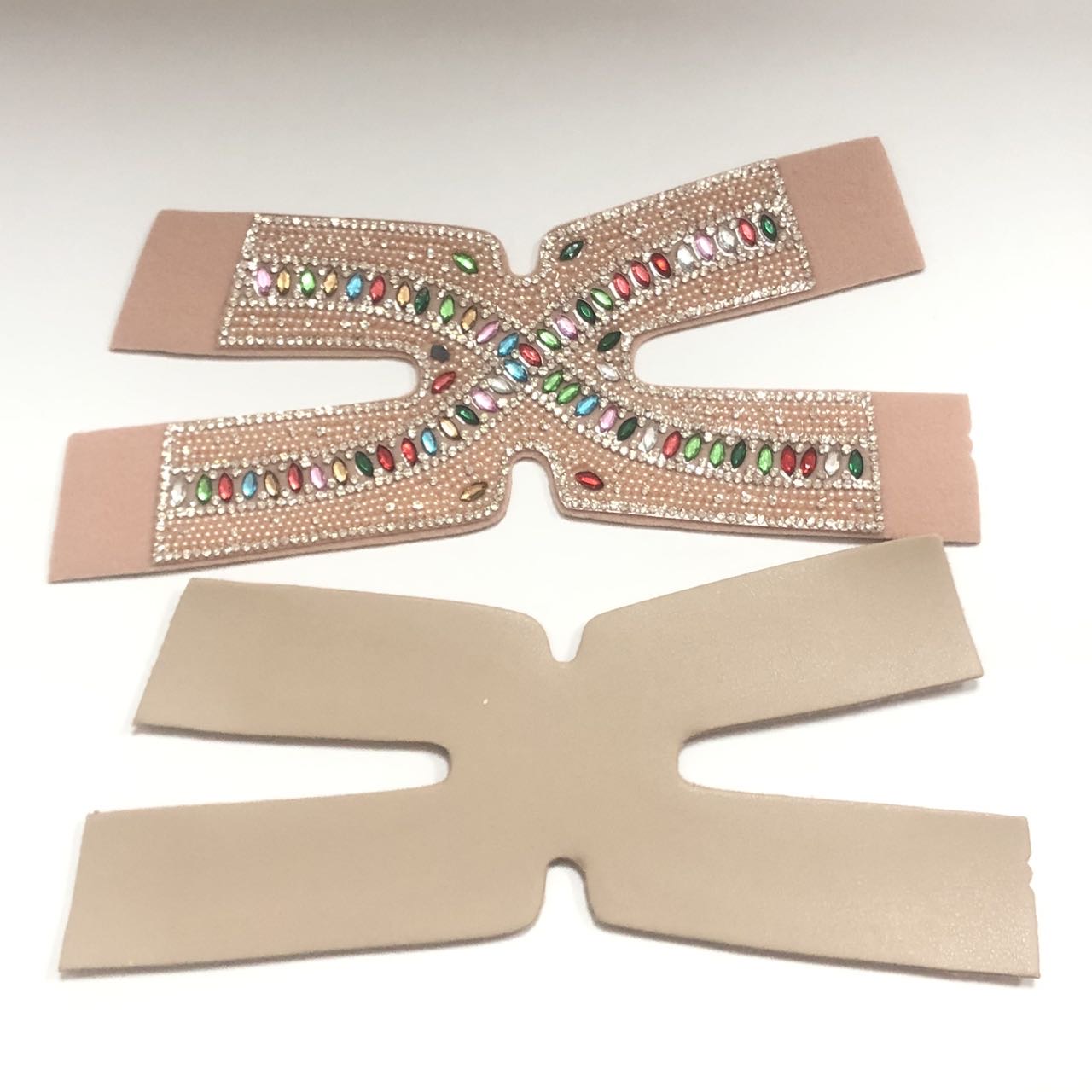 Summer Fashion Breathable Comfortable Durable Handmade Shining Sandal Upper in PU Material with Pearls and Rhinestones - Image 3