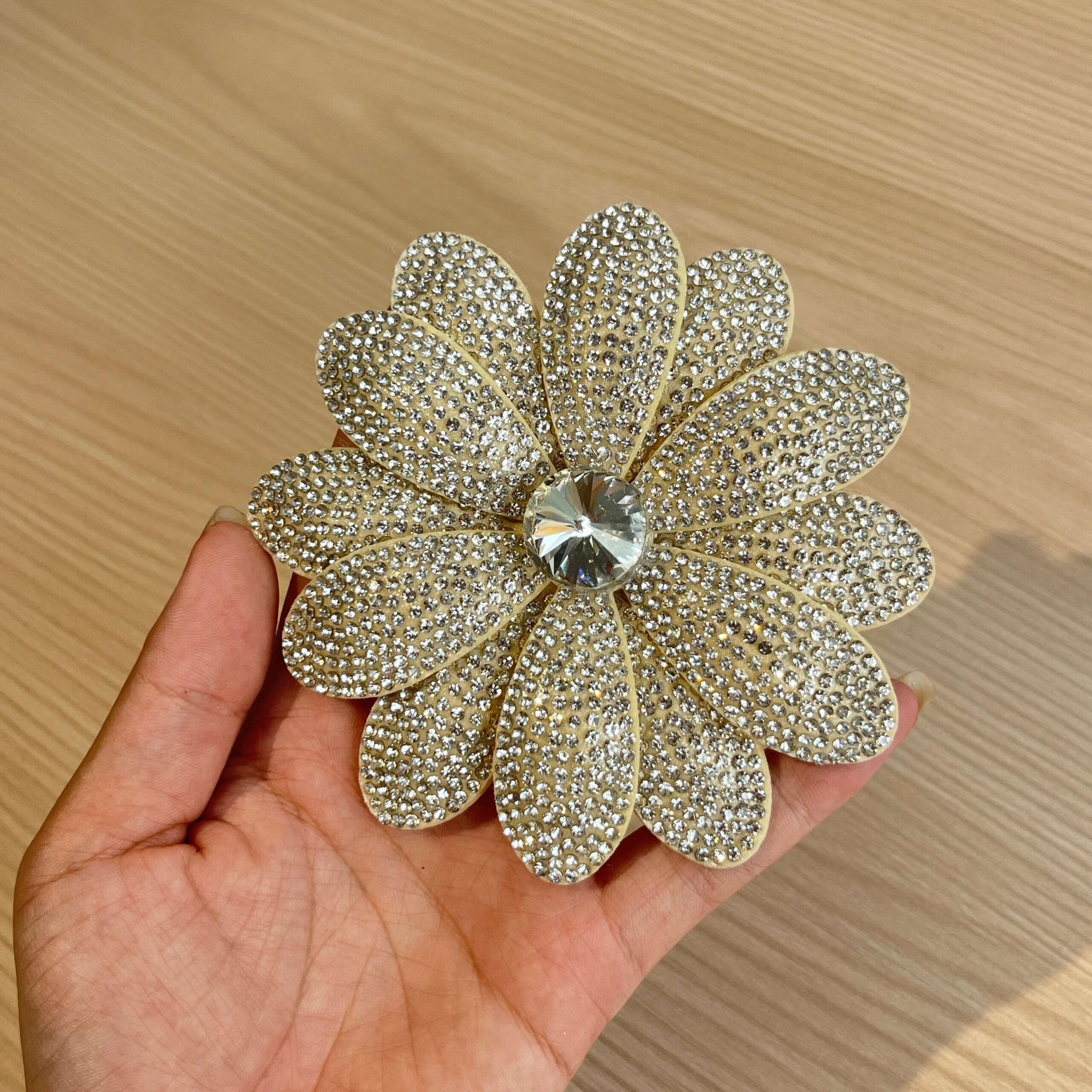 Full Rhinestone 3D Flower Hotfix Patches – Sparkly Iron-on Decor for Clothing DIY Wholesale - Image 3