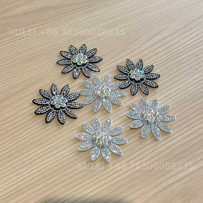 Sparkly Daisy Rhinestone Patch – Removable Iron-on Decor for Clothes, Bags & Jeans